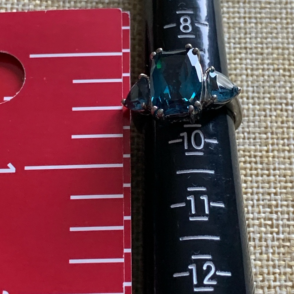 Something Blue!Elegant Genuine Blue Topaz Gemstone Ring, Sterling Silver, size 9 - Picture 4 of 16